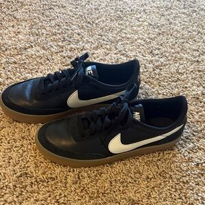 Nike Women’s Black and White Sneakers with Brown Sole
